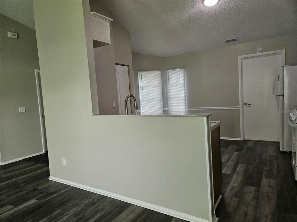 For Sale: $275,000 (3 beds, 2 baths, 1392 Square Feet)