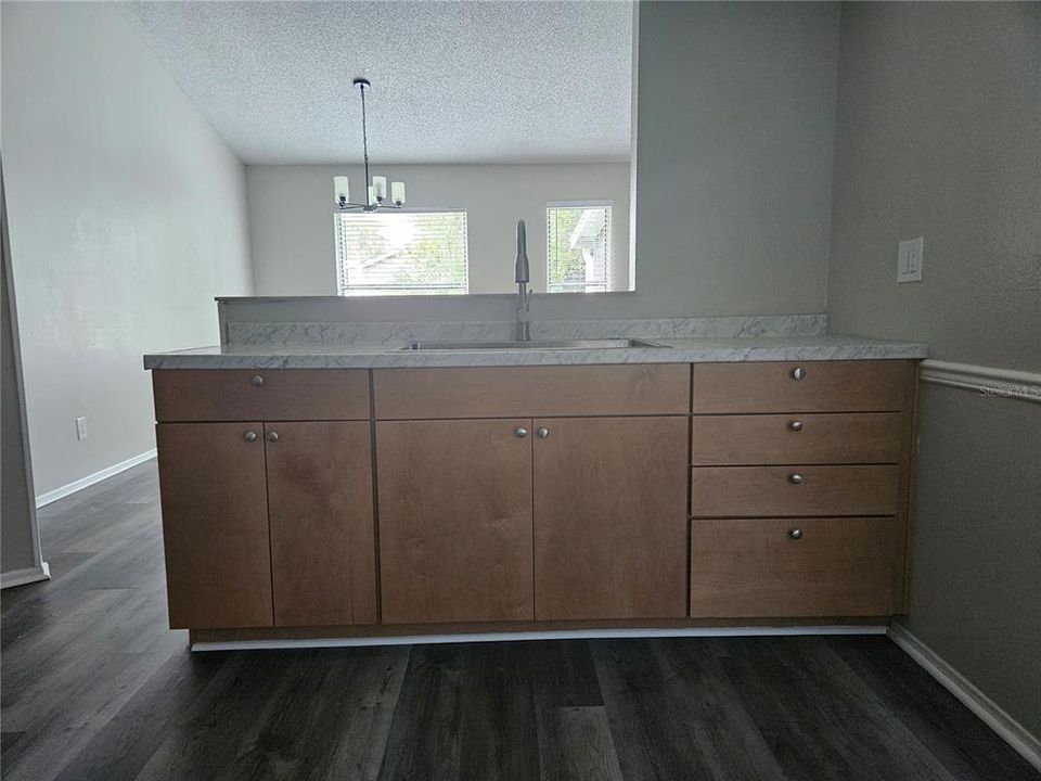 For Sale: $275,000 (3 beds, 2 baths, 1392 Square Feet)