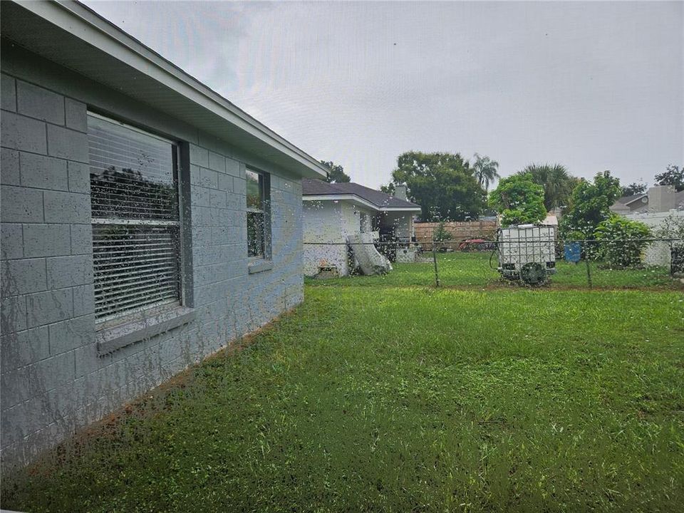 For Sale: $275,000 (3 beds, 2 baths, 1392 Square Feet)