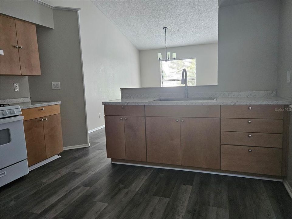 For Sale: $275,000 (3 beds, 2 baths, 1392 Square Feet)