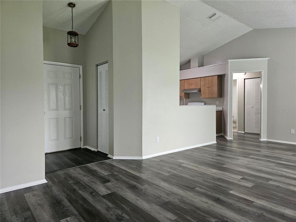 For Sale: $275,000 (3 beds, 2 baths, 1392 Square Feet)