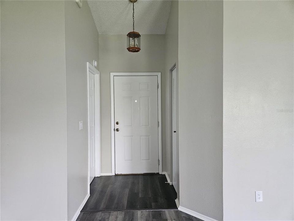 For Sale: $275,000 (3 beds, 2 baths, 1392 Square Feet)