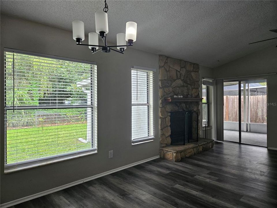 For Sale: $275,000 (3 beds, 2 baths, 1392 Square Feet)