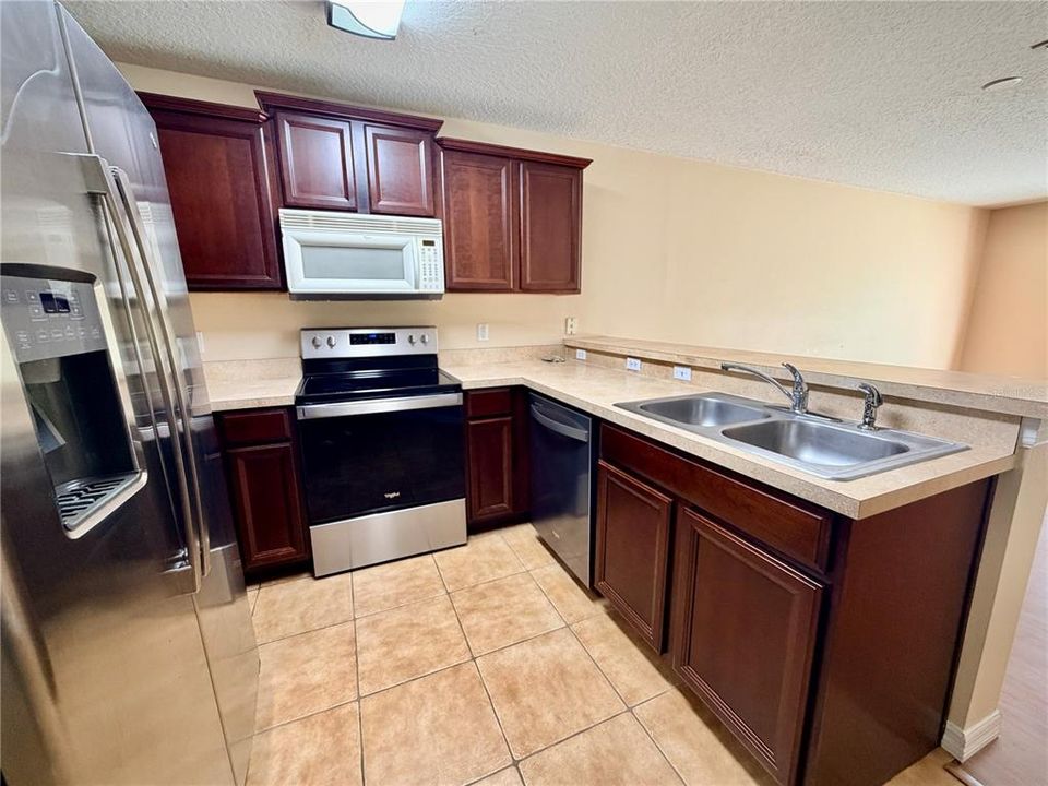 For Rent: $2,250 (3 beds, 2 baths, 1480 Square Feet)