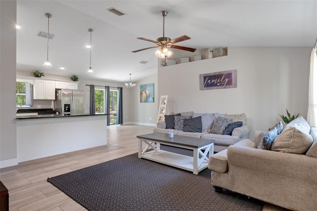 For Sale: $246,900 (3 beds, 2 baths, 1417 Square Feet)