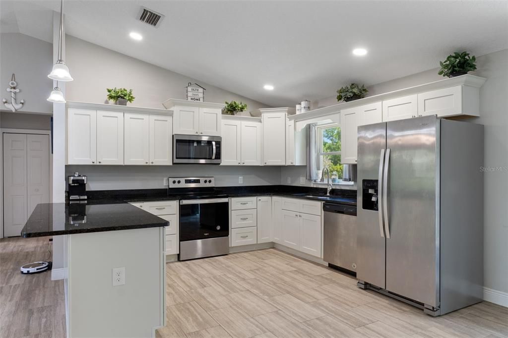 For Sale: $246,900 (3 beds, 2 baths, 1417 Square Feet)