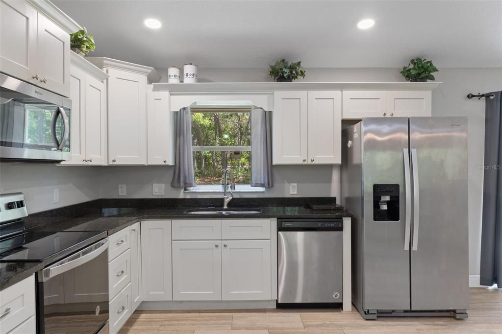 For Sale: $246,900 (3 beds, 2 baths, 1417 Square Feet)