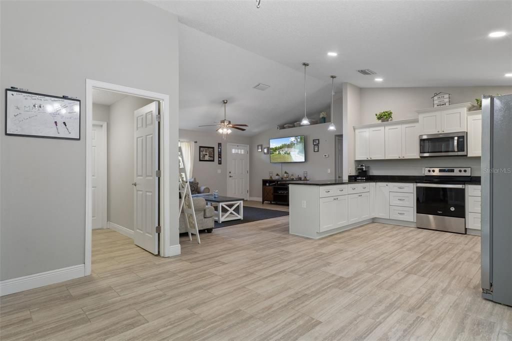 For Sale: $246,900 (3 beds, 2 baths, 1417 Square Feet)