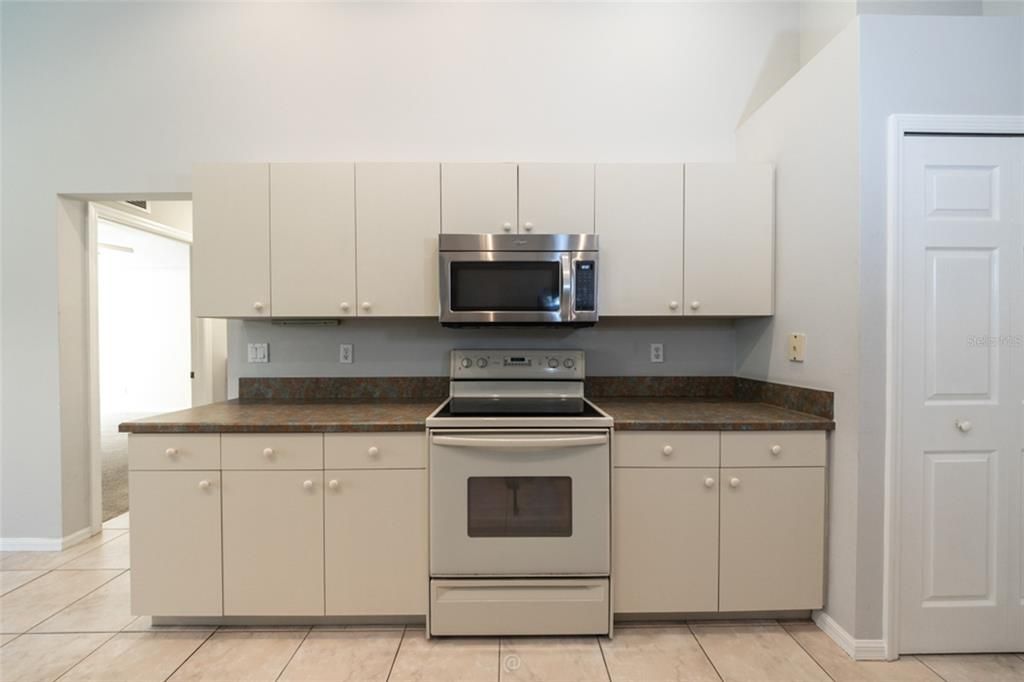En Venta: $449,000 (3 camas, 2 baños, 1888 Pies cuadrados)