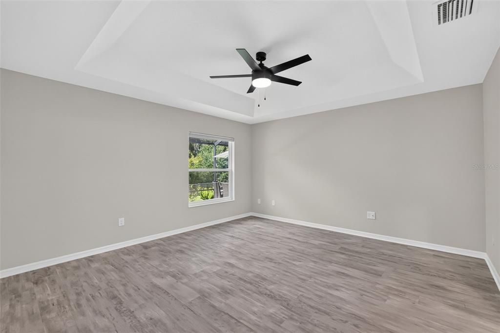 For Sale: $550,000 (3 beds, 2 baths, 1654 Square Feet)