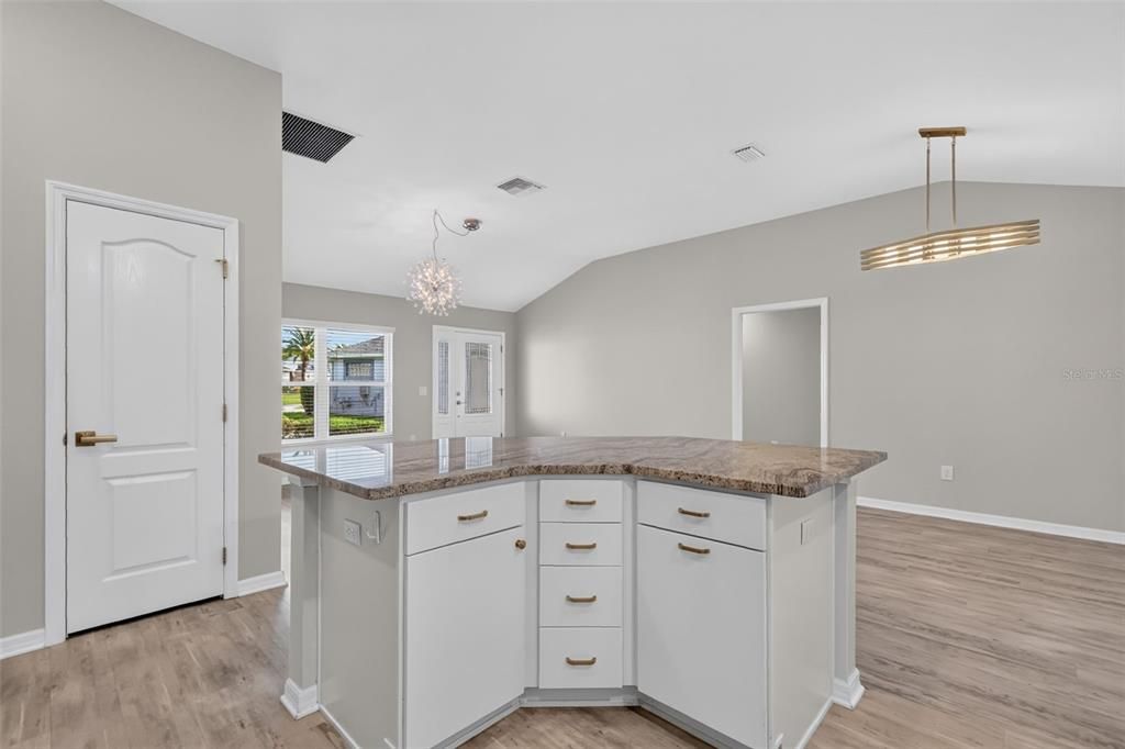 For Sale: $550,000 (3 beds, 2 baths, 1654 Square Feet)
