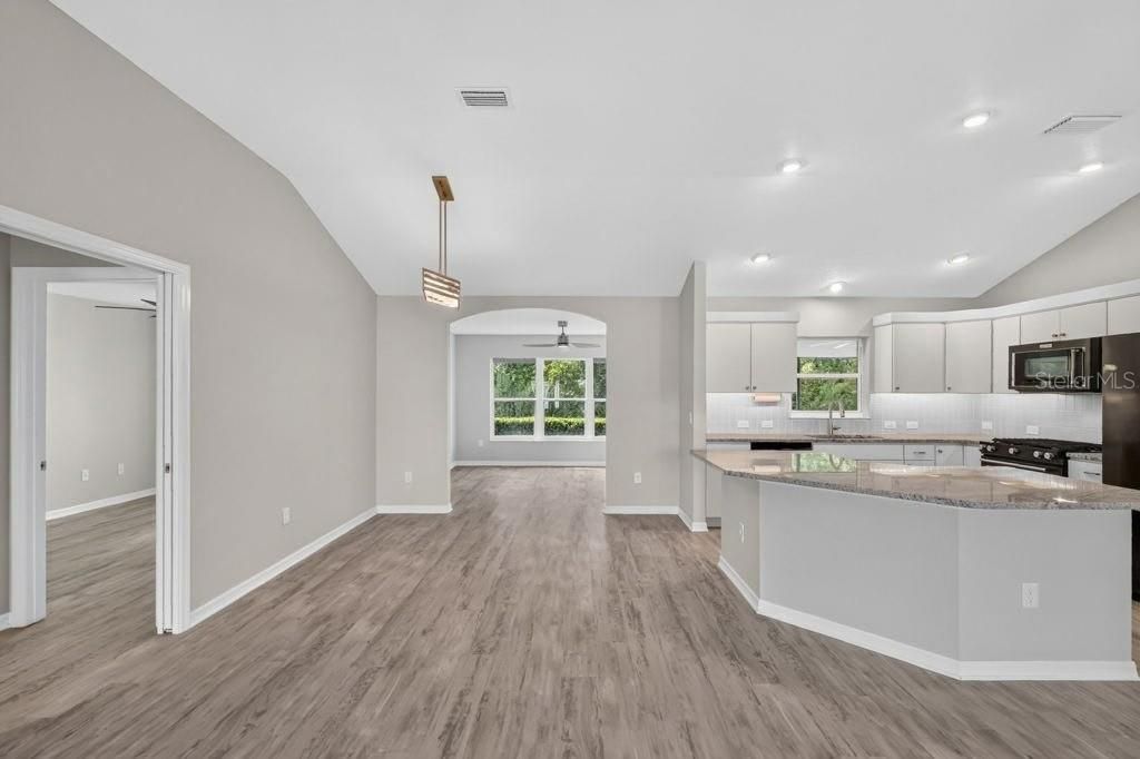 For Sale: $550,000 (3 beds, 2 baths, 1654 Square Feet)
