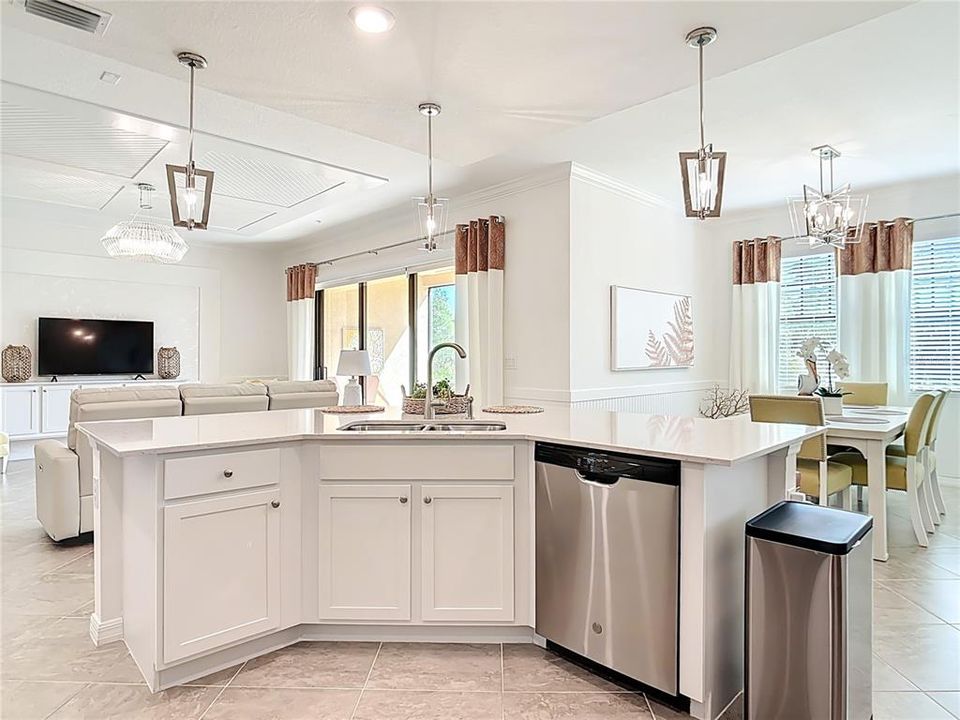 For Sale: $359,000 (2 beds, 2 baths, 1379 Square Feet)