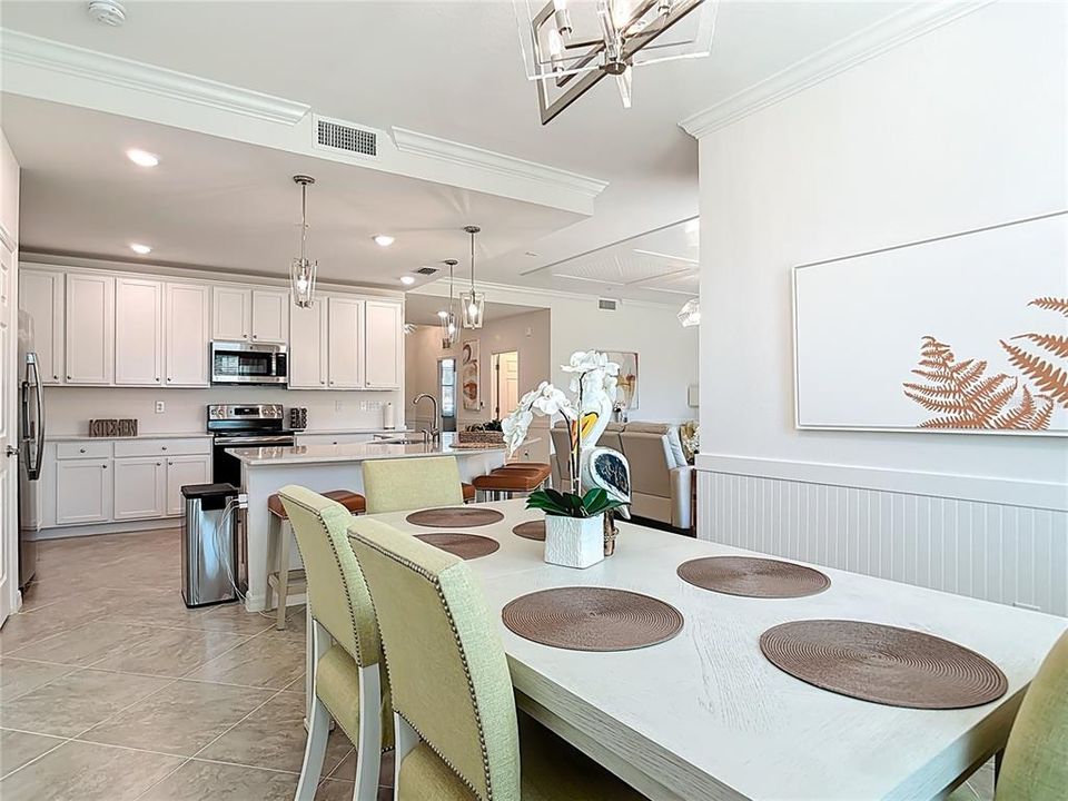 For Sale: $359,000 (2 beds, 2 baths, 1379 Square Feet)