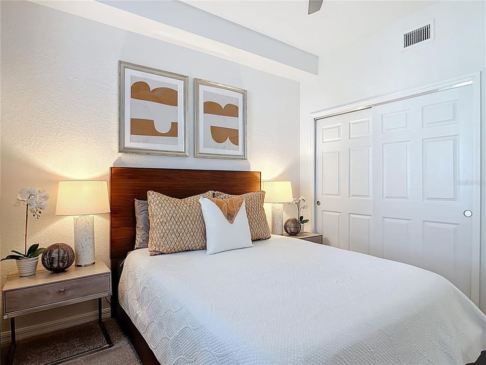 For Sale: $359,000 (2 beds, 2 baths, 1379 Square Feet)
