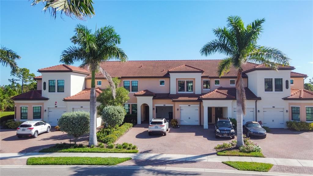 For Sale: $359,000 (2 beds, 2 baths, 1379 Square Feet)
