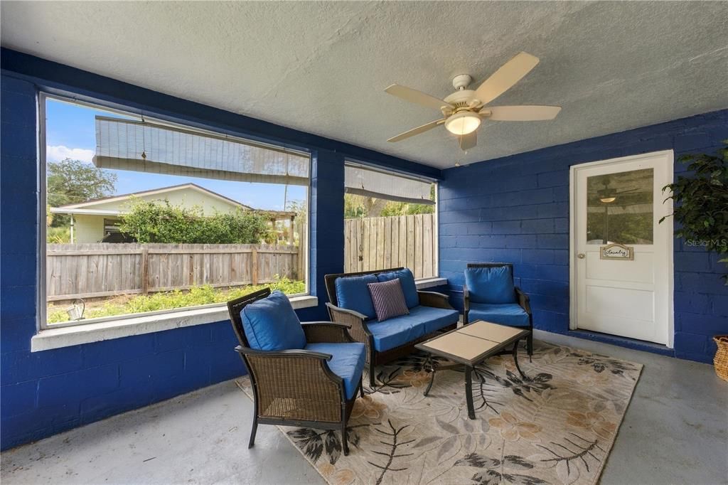 For Sale: $280,000 (2 beds, 1 baths, 816 Square Feet)