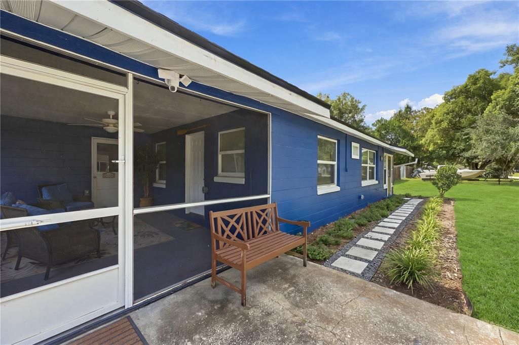 For Sale: $280,000 (2 beds, 1 baths, 816 Square Feet)