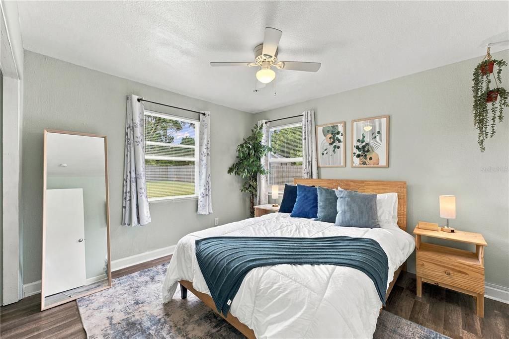 For Sale: $280,000 (2 beds, 1 baths, 816 Square Feet)