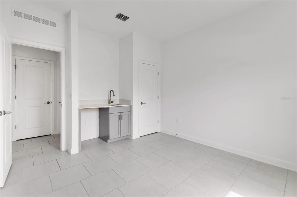 For Sale: $479,000 (4 beds, 3 baths, 2528 Square Feet)