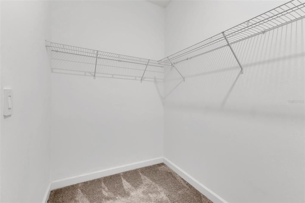 For Sale: $479,000 (4 beds, 3 baths, 2528 Square Feet)