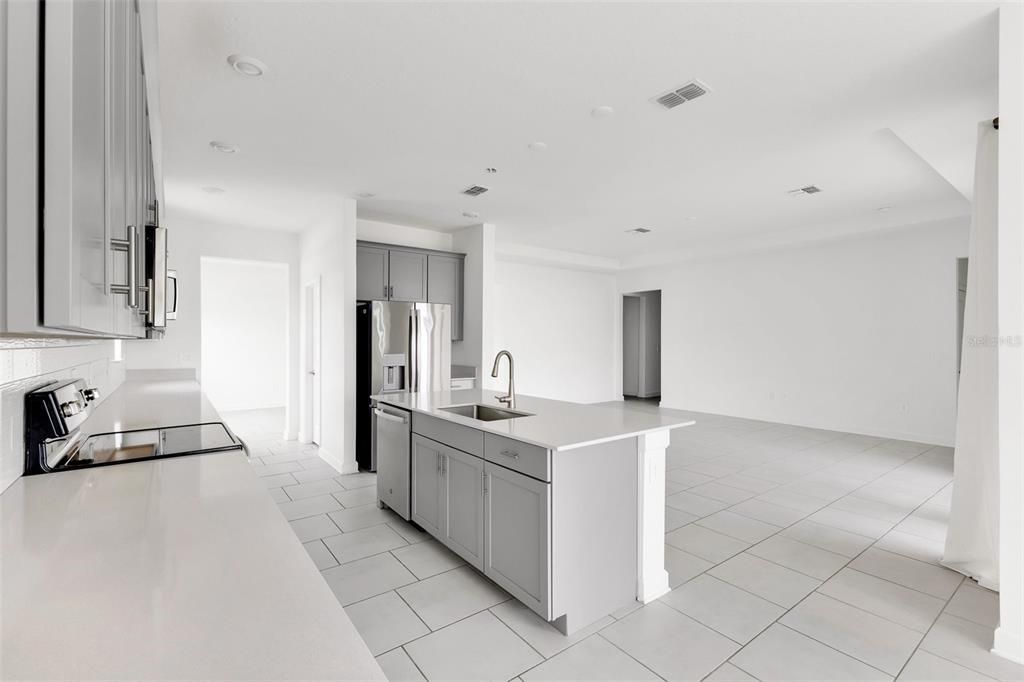 For Sale: $479,000 (4 beds, 3 baths, 2528 Square Feet)