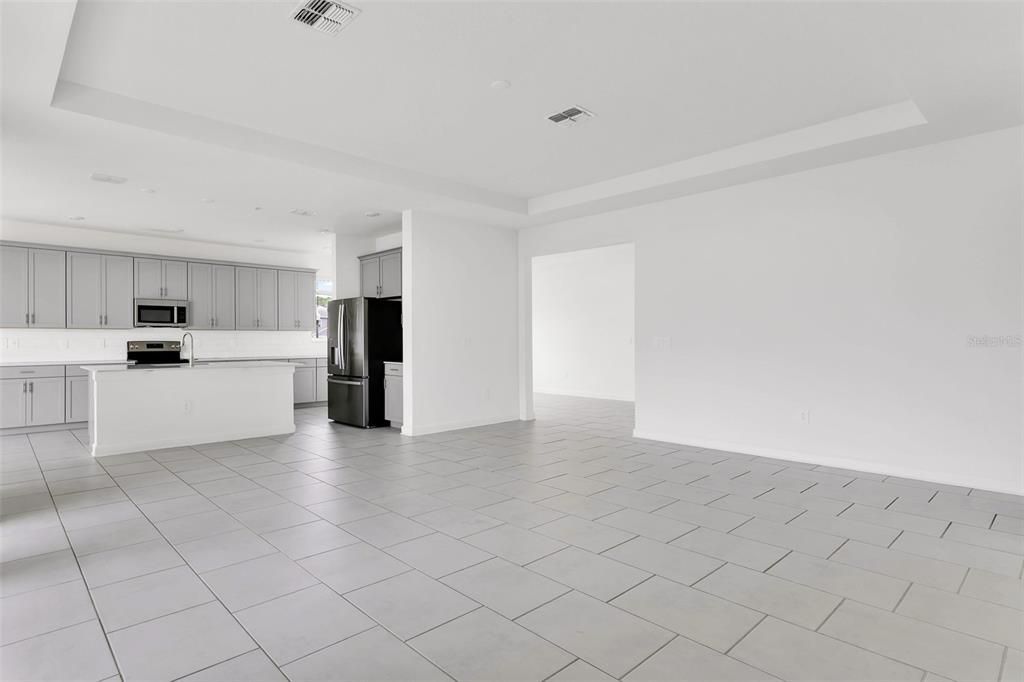For Sale: $479,000 (4 beds, 3 baths, 2528 Square Feet)