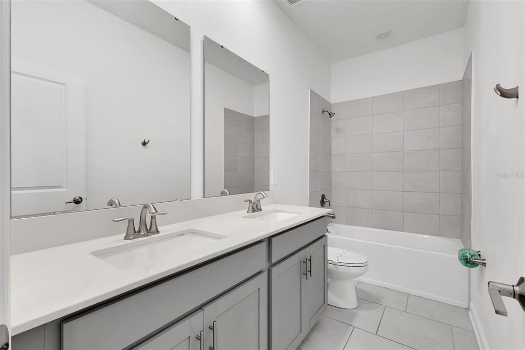 For Sale: $479,000 (4 beds, 3 baths, 2528 Square Feet)