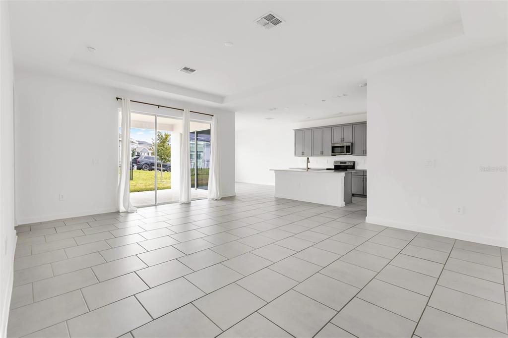 For Sale: $479,000 (4 beds, 3 baths, 2528 Square Feet)