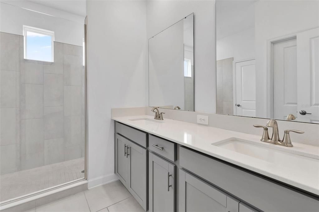 For Sale: $479,000 (4 beds, 3 baths, 2528 Square Feet)