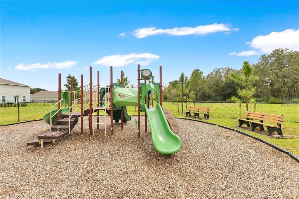 For Sale: $479,000 (4 beds, 3 baths, 2528 Square Feet)