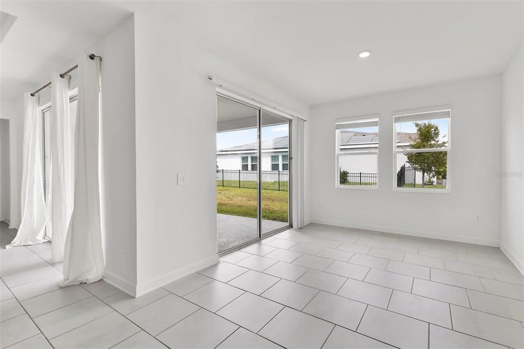 For Sale: $479,000 (4 beds, 3 baths, 2528 Square Feet)