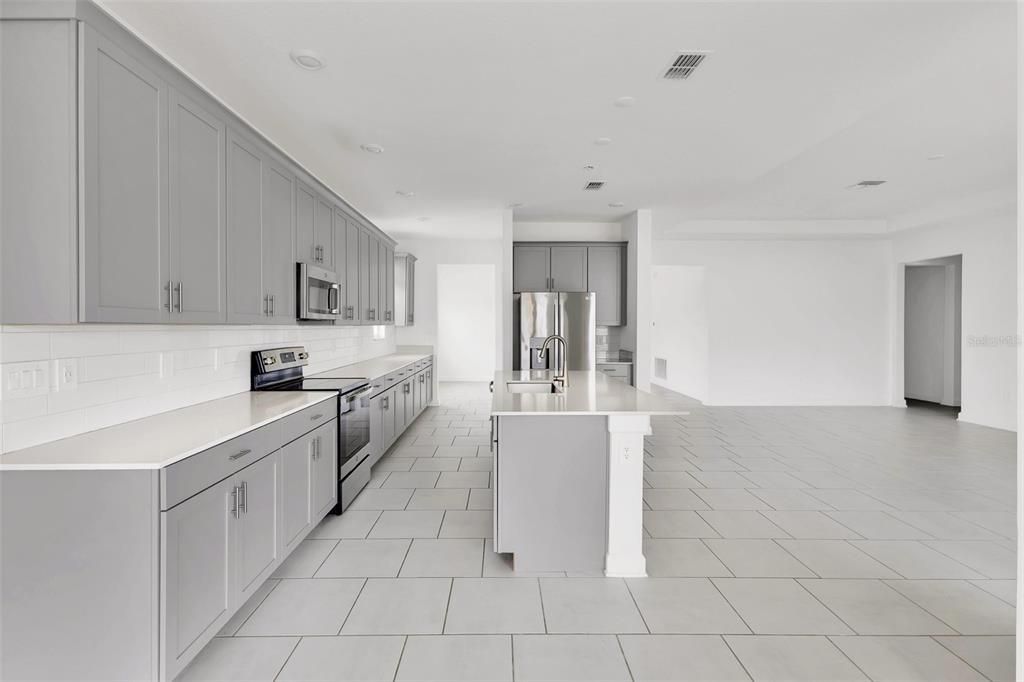 For Sale: $479,000 (4 beds, 3 baths, 2528 Square Feet)