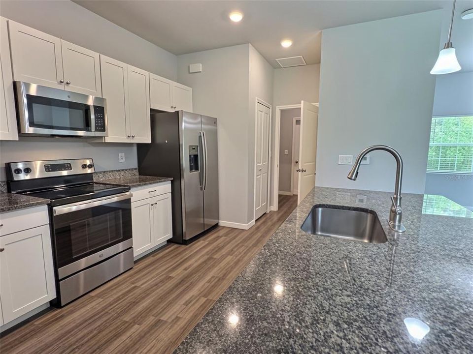出租: $1,975 (3 贝兹, 2 浴室, 1557 平方英尺)