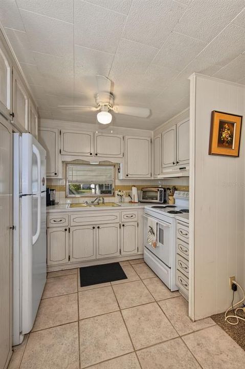 For Sale: $80,000 (1 beds, 1 baths, 600 Square Feet)