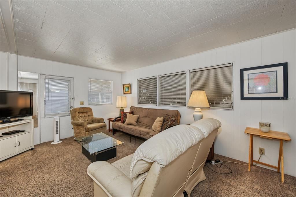 For Sale: $80,000 (1 beds, 1 baths, 600 Square Feet)
