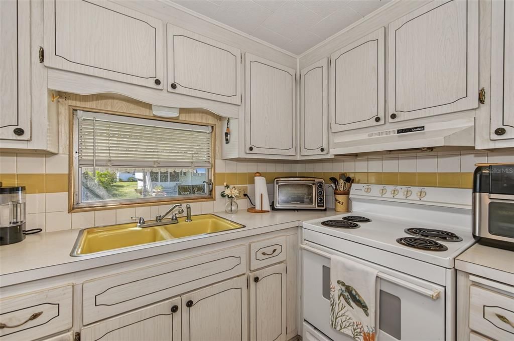 For Sale: $80,000 (1 beds, 1 baths, 600 Square Feet)