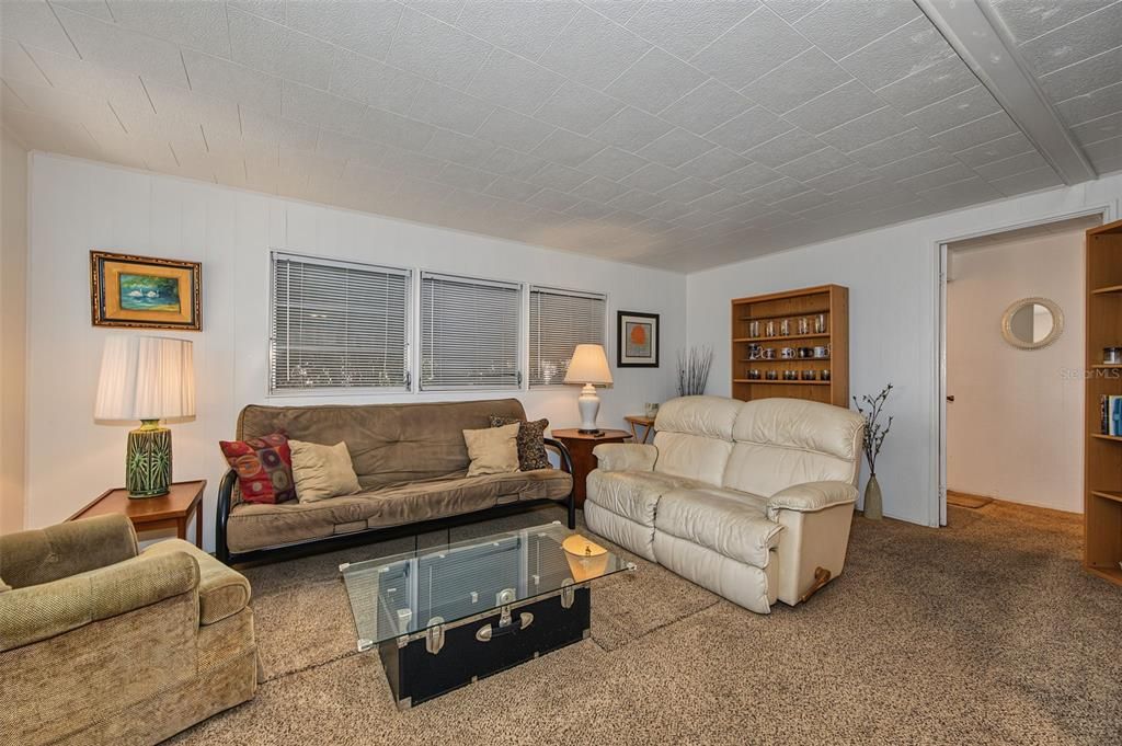 For Sale: $80,000 (1 beds, 1 baths, 600 Square Feet)