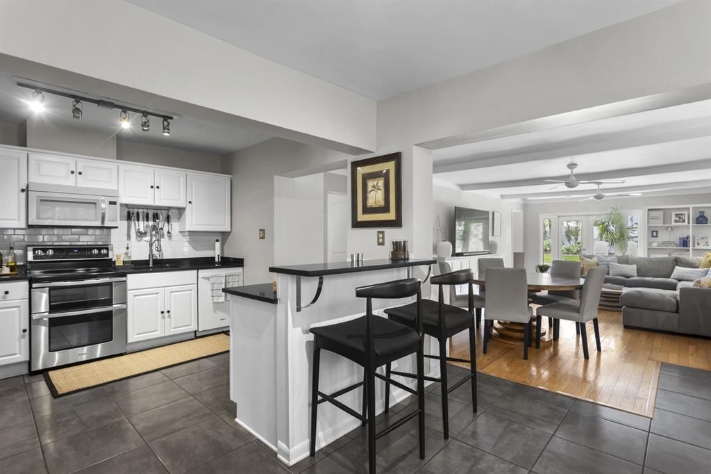 For Sale: $899,999 (3 beds, 3 baths, 2778 Square Feet)