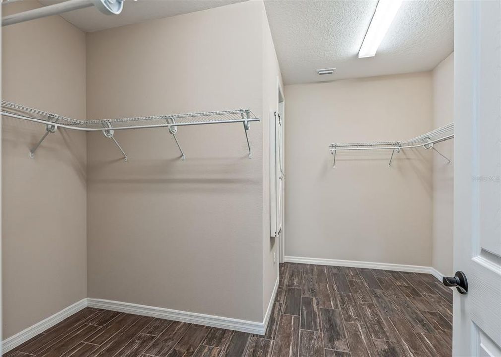 For Sale: $495,000 (3 beds, 3 baths, 2348 Square Feet)