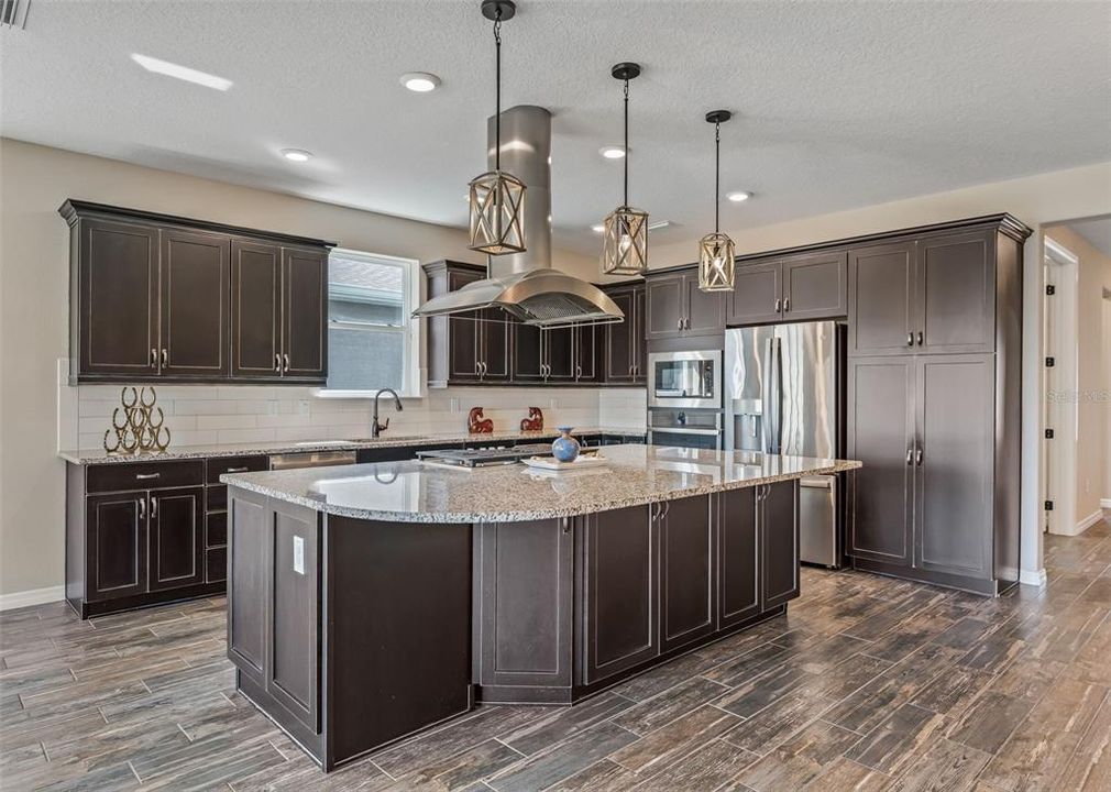 For Sale: $495,000 (3 beds, 3 baths, 2348 Square Feet)