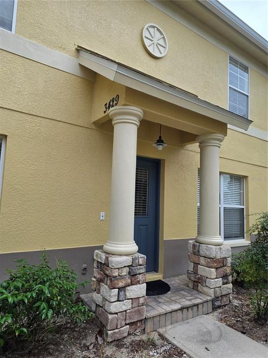For Rent: $1,950 (3 beds, 2 baths, 1408 Square Feet)
