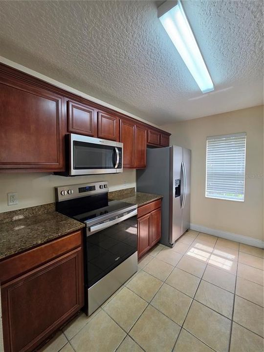 For Rent: $1,950 (3 beds, 2 baths, 1408 Square Feet)