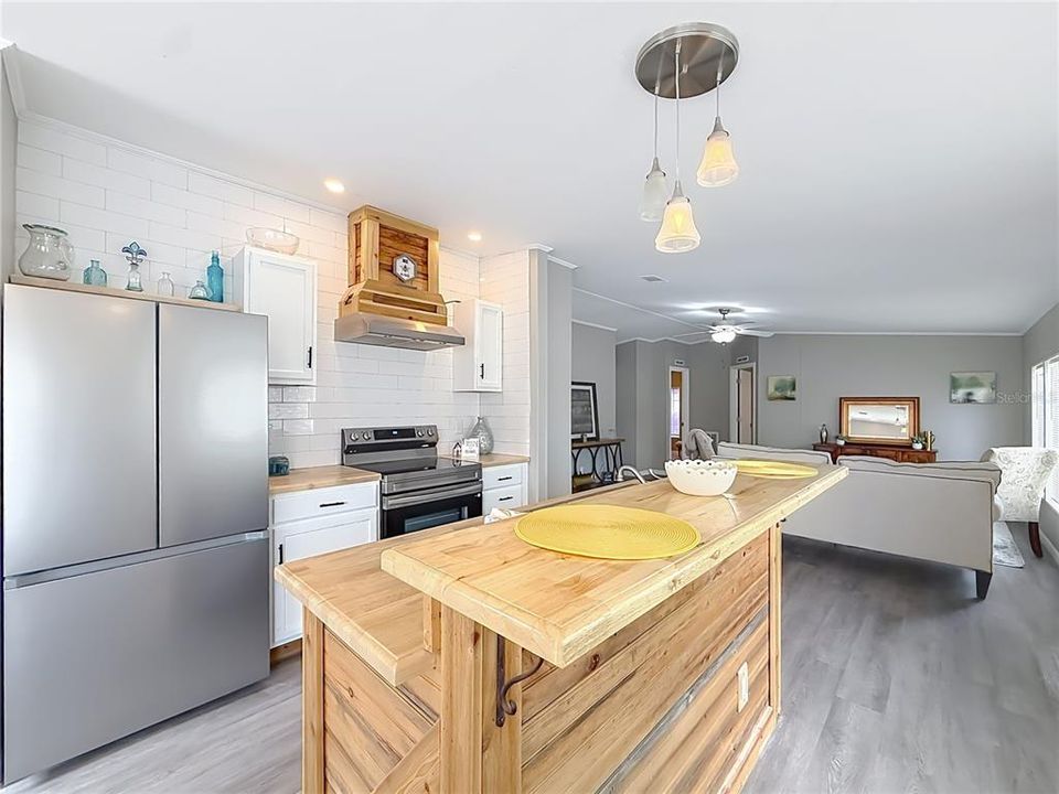 На продажу: $249,950 (3 спален, 2 ванн, 1186 Квадратных фут)