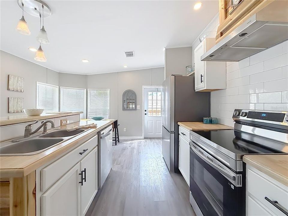 На продажу: $249,950 (3 спален, 2 ванн, 1186 Квадратных фут)