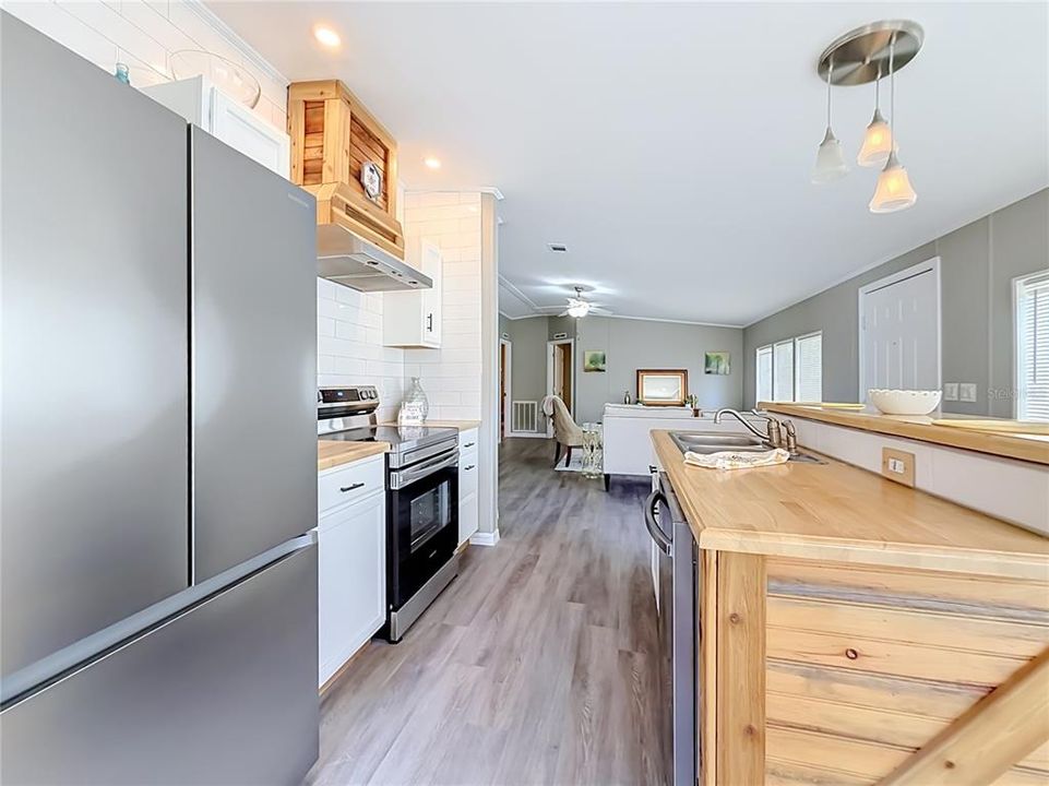 На продажу: $249,950 (3 спален, 2 ванн, 1186 Квадратных фут)