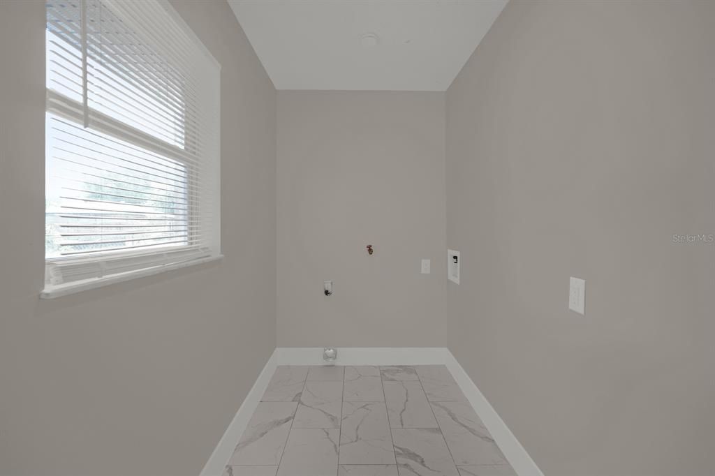 For Sale: $305,000 (3 beds, 1 baths, 1275 Square Feet)