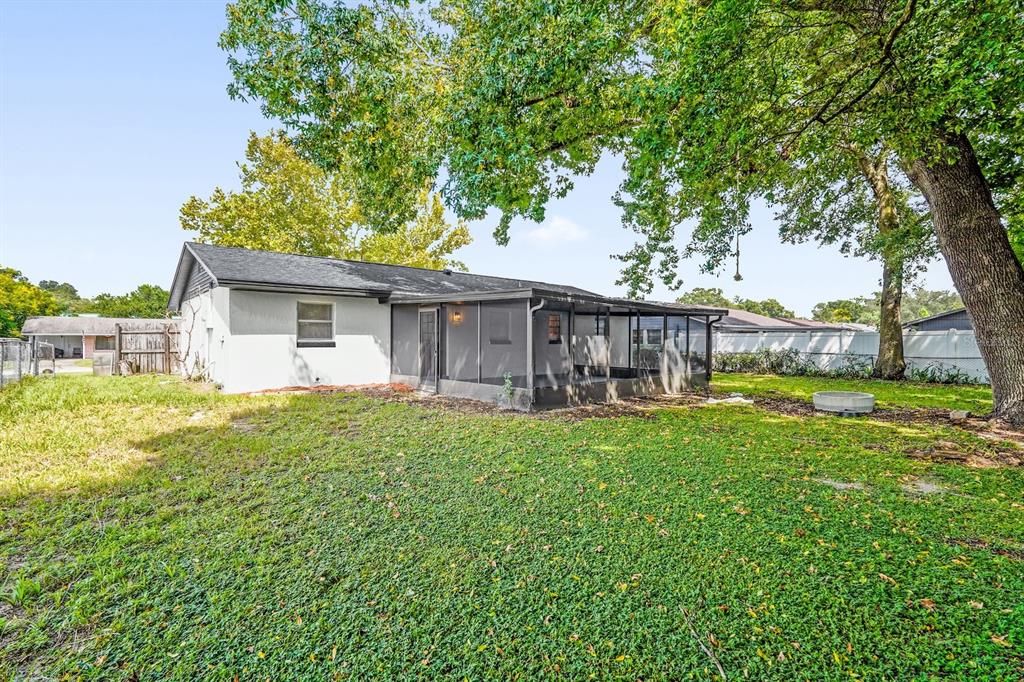 For Sale: $305,000 (3 beds, 1 baths, 1275 Square Feet)