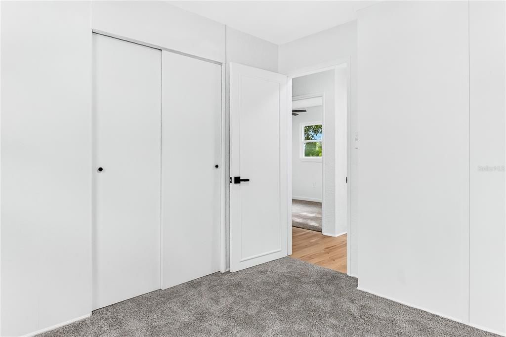 На продажу: $339,900 (5 спален, 2 ванн, 1325 Квадратных фут)
