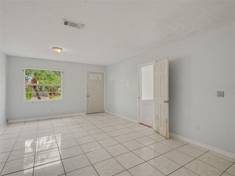 For Sale: $213,950 (3 beds, 2 baths, 1265 Square Feet)